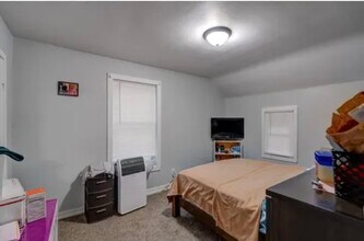212 E Howard St, Unit Upstairs Unit in Portage, WI - Building Photo - Building Photo
