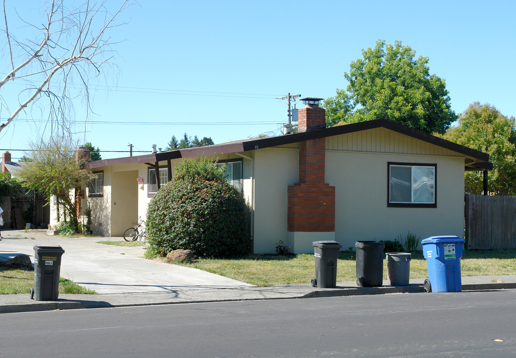 95 Arlen Dr in Rohnert Park, CA - Building Photo