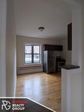 3721 N Pine Grove Ave, Unit 3720.5-W2 in Chicago, IL - Foto de edificio - Building Photo