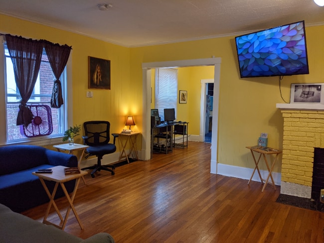 28 Ravenscroft Dr in Asheville, NC - Building Photo - Building Photo