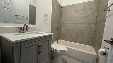 915 N Monticello Ave in Chicago, IL - Building Photo - Building Photo