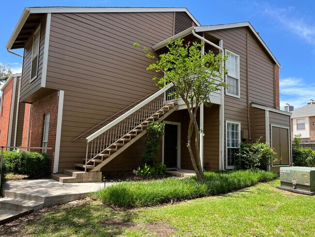 property at 3621 W Northgate Dr