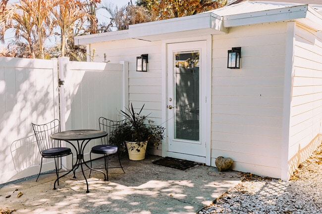 6007 N Orange Blossom Ave, Unit Guest House