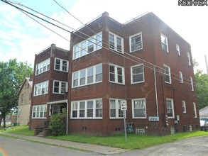 331 N Broadway Ave in Salem, OH - Foto de edificio - Building Photo