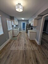 7069 Perke Dr in Jacksonville, FL - Building Photo