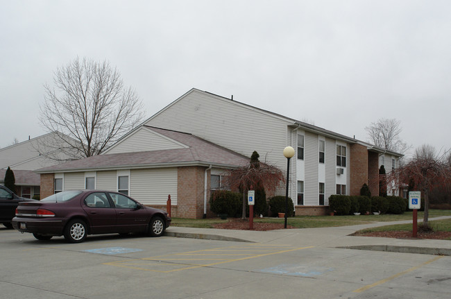 Jenna Terrace Apartments in Lorain, OH - Building Photo - Building Photo