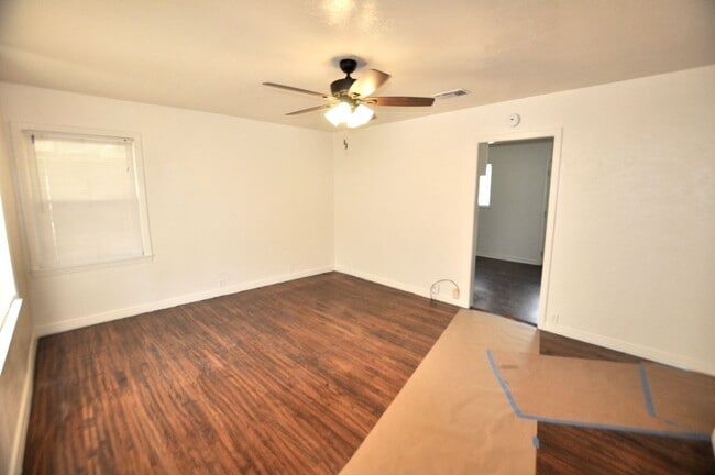 1238 W Ball St in Weatherford, TX - Building Photo - Building Photo