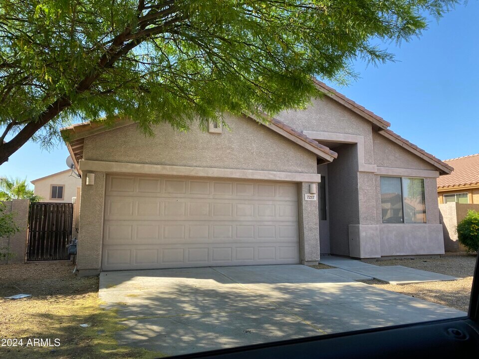 7217 W Kings Ave in Peoria, AZ - Building Photo