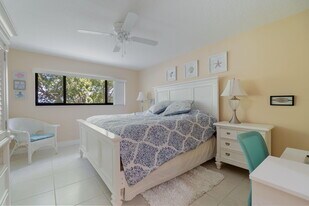 12524 Shoreline Dr in Wellington, FL - Building Photo