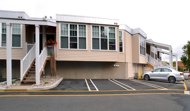 Lansdale Apartments in Milford, CT - Building Photo - Building Photo