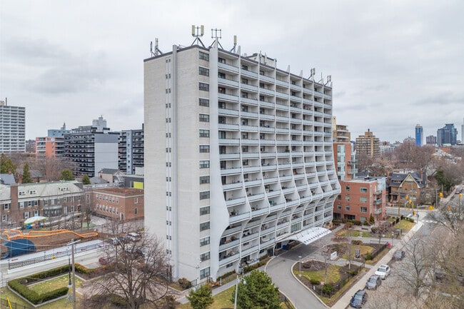 35 Walmer Road in Toronto, ON - Building Photo - Building Photo