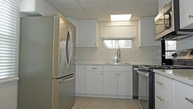 2364 Pinecrest Ave in Ann Arbor, MI - Building Photo - Building Photo