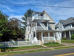 38 Oak Ave in Shelton, CT - Building Photo - Building Photo