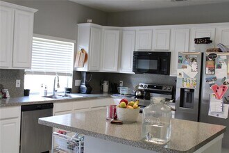 7018 Crystal Dowels Dr in Pasadena, TX - Building Photo - Building Photo