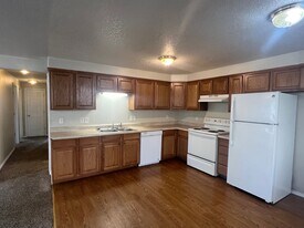 1041 8th Ave, Unit 101 in Longview, WA - Building Photo