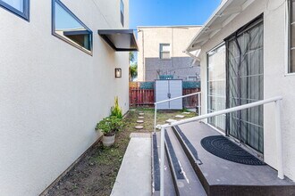 2430 E 7th St in Long Beach, CA - Foto de edificio - Building Photo