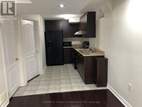 118 Rocky Point Crescent in Brampton, ON - Building Photo - Building Photo