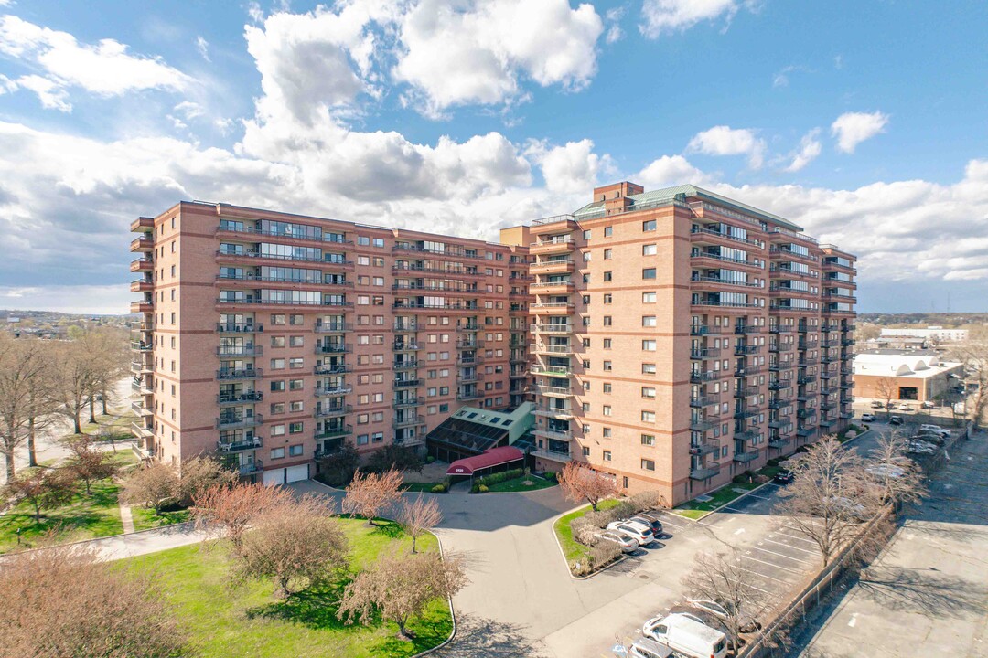 Mystic River Park Condominiums East in Medford, MA - Building Photo