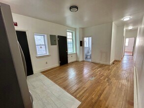 2823 W Girard Ave in Philadelphia, PA - Building Photo - Building Photo