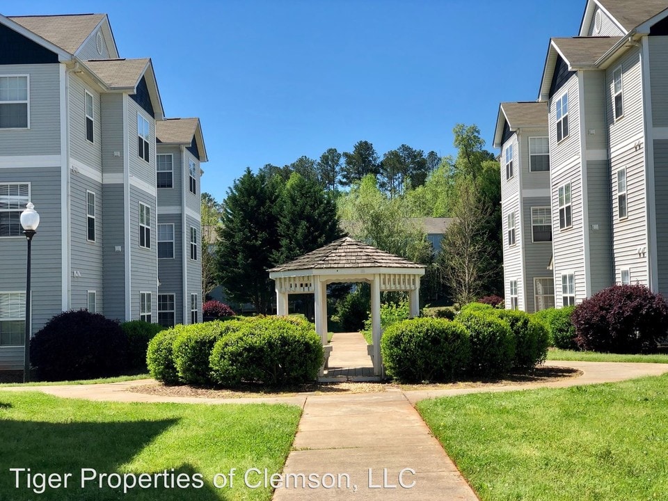 128 University Village Dr-Unit -Apt B in Central, SC - Building Photo