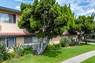 Villa Scala in Whittier, CA - Foto de edificio - Building Photo