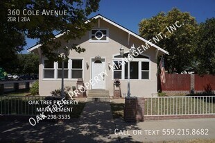 360 Cole Ave in Clovis, CA - Building Photo