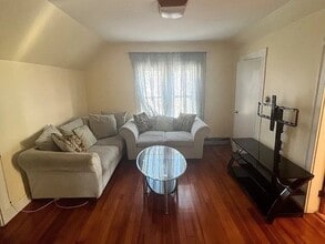 56 William St, Unit 3R in Medford, MA - Foto de edificio - Building Photo