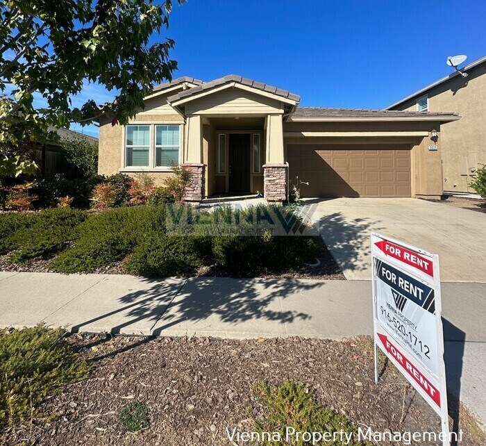 3025 Quincy Ave in Roseville, CA - Building Photo