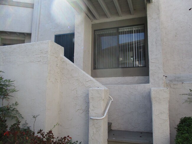 8470 Via Sonoma in San Diego, CA - Building Photo - Building Photo