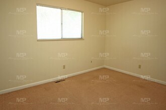 447 W Swallow Rd in Fort Collins, CO - Building Photo - Building Photo