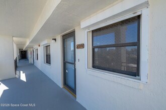 3165 N Atlantic Ave in Cocoa Beach, FL - Foto de edificio - Building Photo