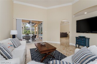 8754 Hideaway Harbor Ct in Naples, FL - Foto de edificio - Building Photo
