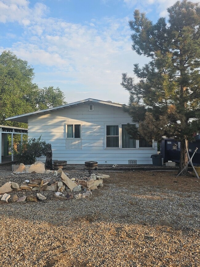 property at 2015 Elm Ave
