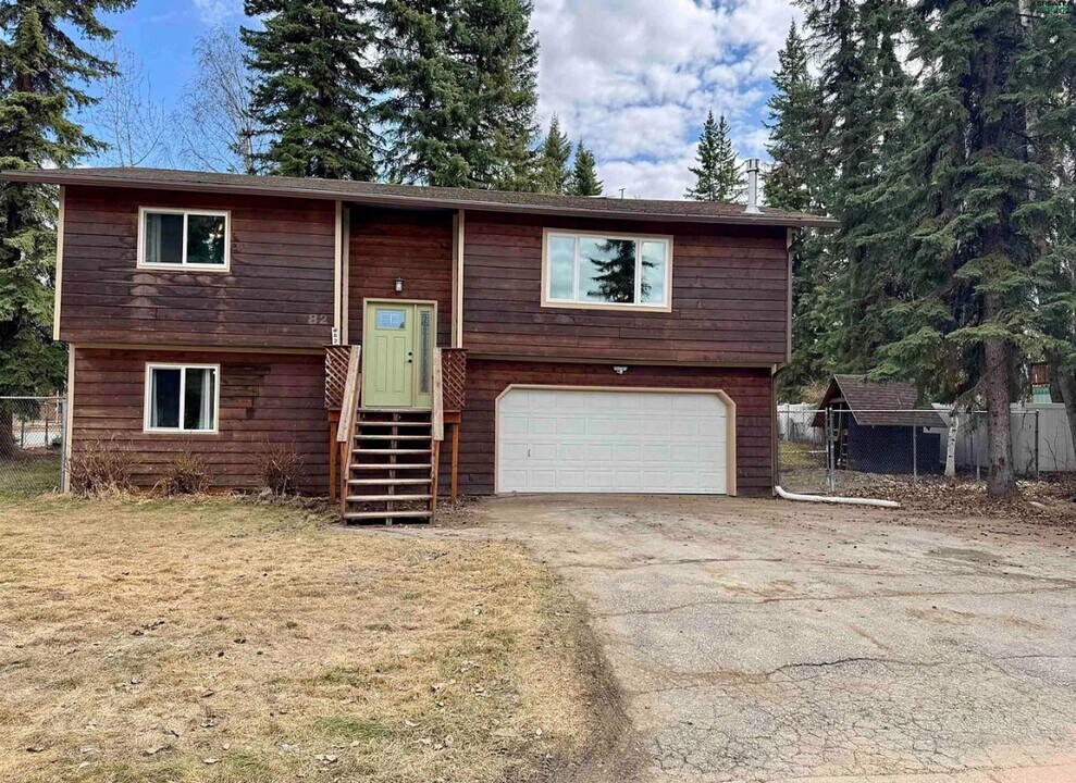 82 Pepperdine Dr in Fairbanks, AK - Building Photo