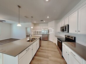 1074 Heavenly Dr in St. Cloud, FL - Building Photo - Building Photo