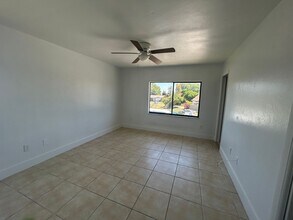 4708 SE 5th Pl, Unit 4708 SE 5th Pl #204 in Cape Coral, FL - Foto de edificio - Building Photo