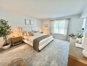 Brook View Apartment Homes in Marlton, NJ - Foto de edificio - Building Photo