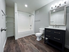 2322 College St, Unit 7 in Cedar Falls, IA - Building Photo - Building Photo