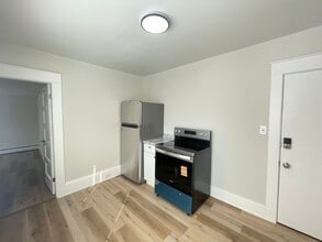 55 Henriette St in Manchester, NH - Building Photo - Building Photo