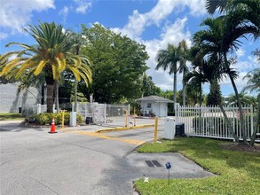1190 Washington Cir in Homestead, FL - Building Photo - Building Photo