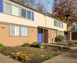 Firwood Village in Eugene, OR - Foto de edificio - Building Photo