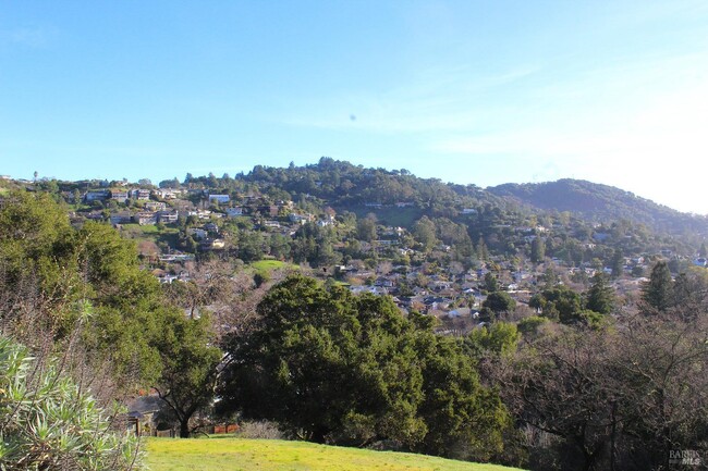 6 River Oak Ct in San Rafael, CA - Building Photo - Building Photo