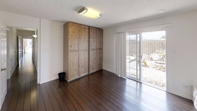 5157 Ewing St in San Diego, CA - Foto de edificio - Building Photo