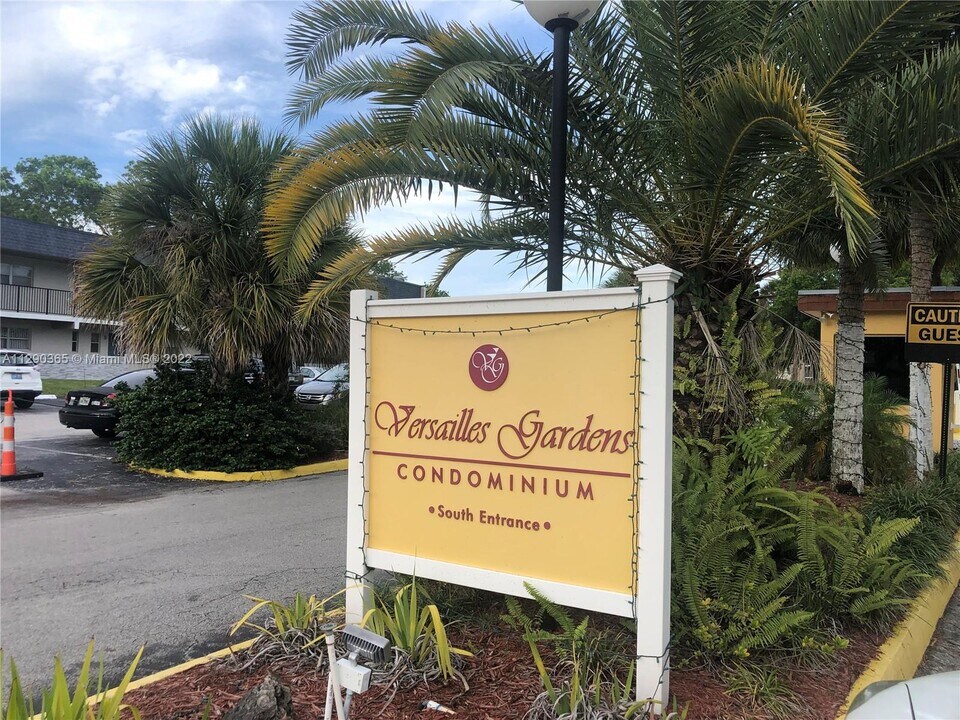 8001 Fairview Dr-Unit -210 in Tamarac, FL - Building Photo