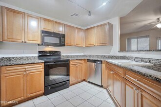 1920 E Bell Rd in Phoenix, AZ - Building Photo - Building Photo