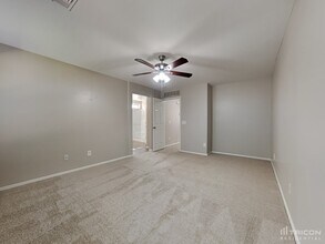 17244 W Maui Ln in Surprise, AZ - Foto de edificio - Building Photo