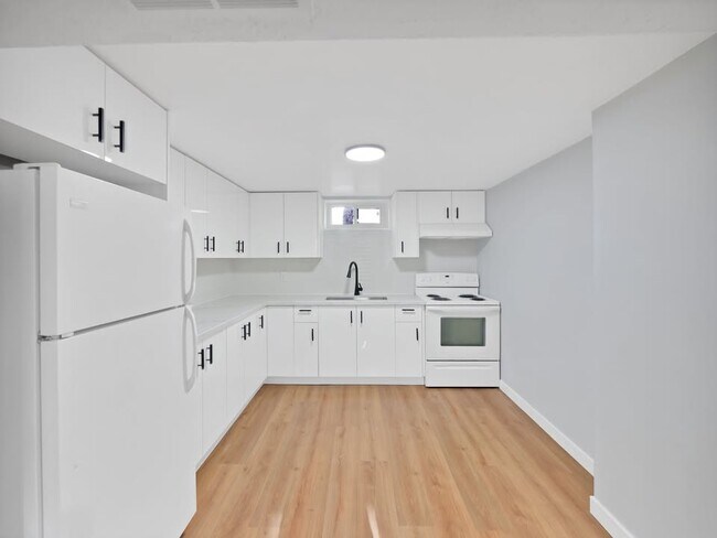 6 Jasmin Crescent in St Catharines, ON - Building Photo - Building Photo