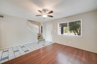 5913 Little Creek Trail in Austin, TX - Building Photo - Building Photo