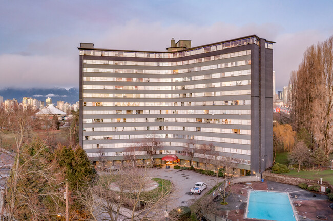 Parkview Towers in Vancouver, BC - Building Photo - Building Photo