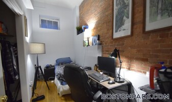 452 Park Dr in Boston, MA - Building Photo